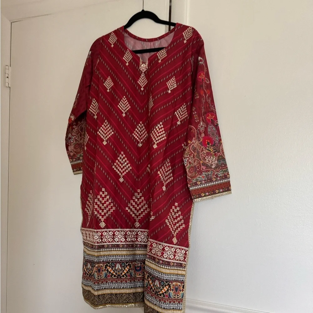 3 piece junaid jamshed lawn suit with embroidery - Picture 2 of 9